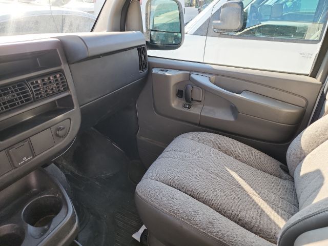 2016 GMC Savana Base