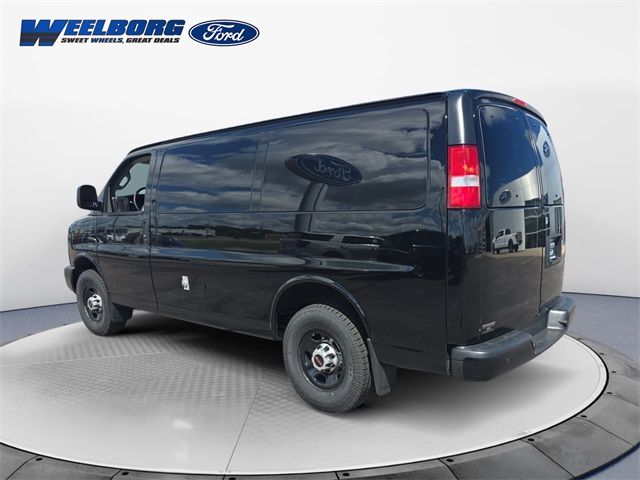 2016 GMC Savana Base