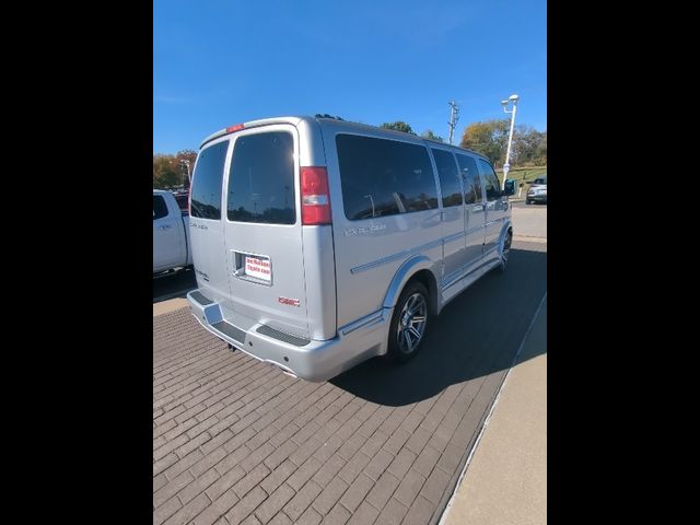 2016 GMC Savana Base