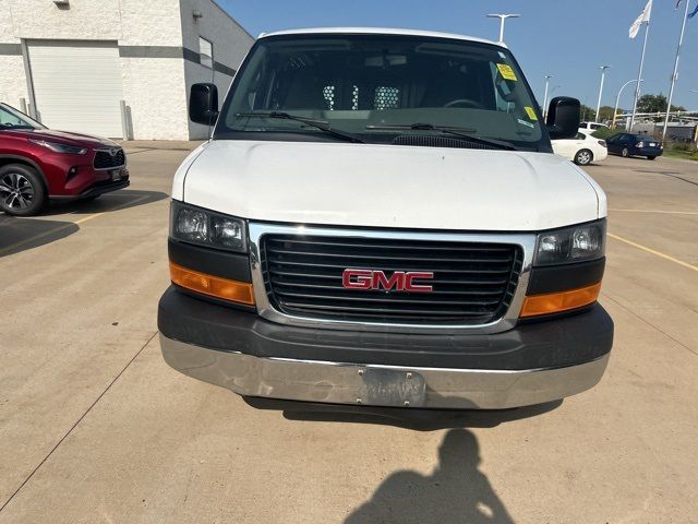 2016 GMC Savana Base