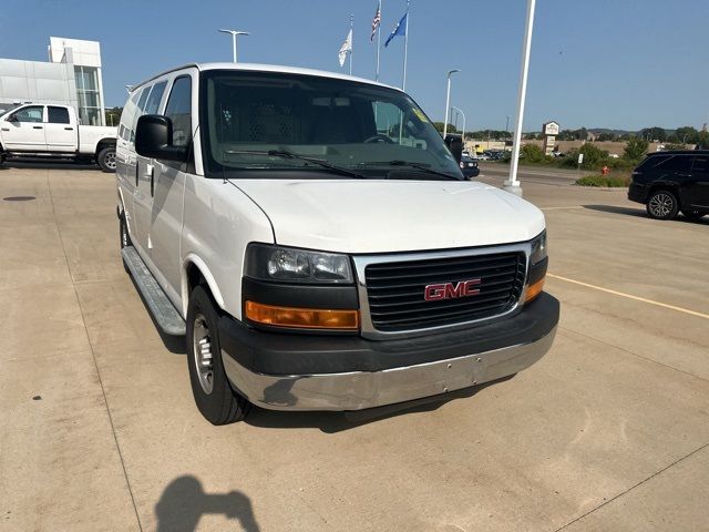 2016 GMC Savana Base