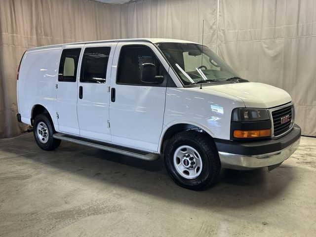 2016 GMC Savana Base