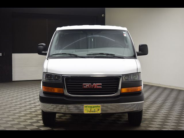 2016 GMC Savana Base