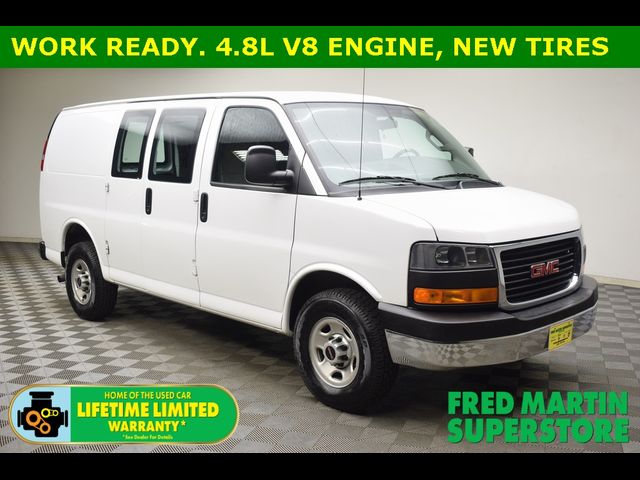 2016 GMC Savana Base