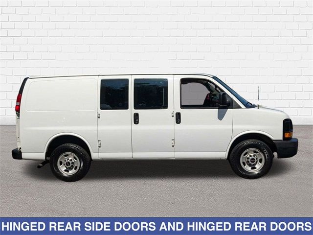 2016 GMC Savana Base