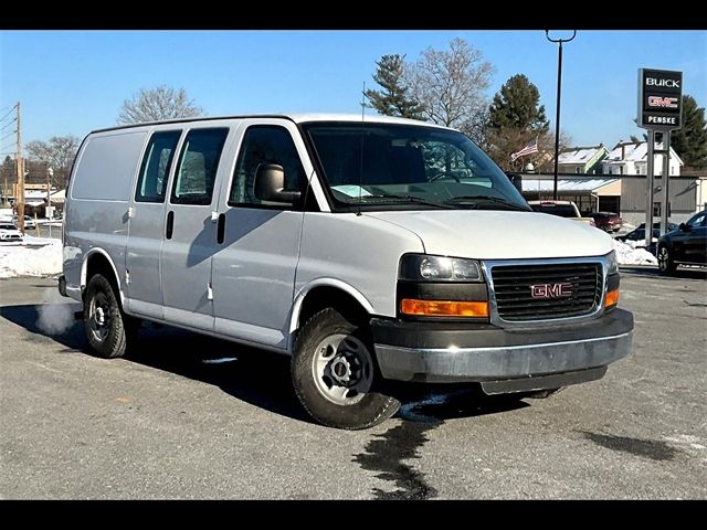 2016 GMC Savana Base