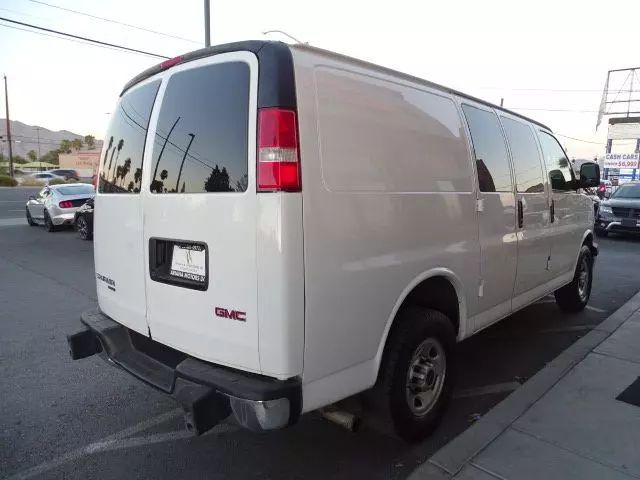 2016 GMC Savana Base