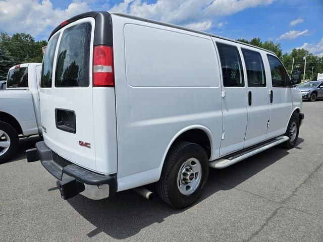 2016 GMC Savana Base