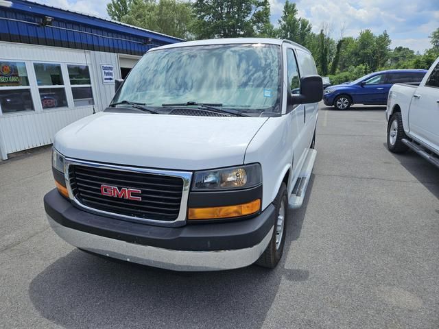 2016 GMC Savana Base