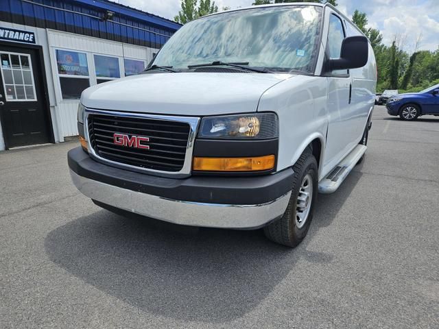 2016 GMC Savana Base