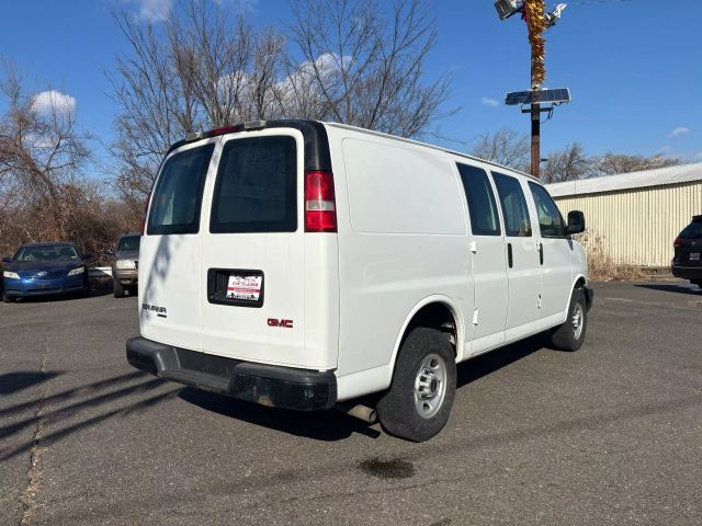 2016 GMC Savana Base