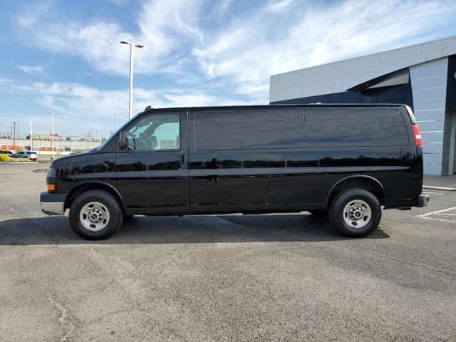 2016 GMC Savana Base