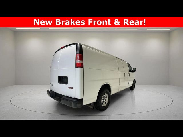 2016 GMC Savana Base