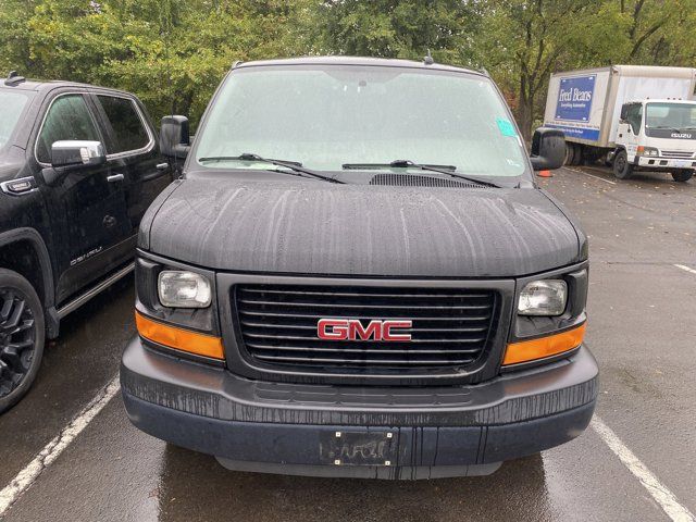 2016 GMC Savana Base