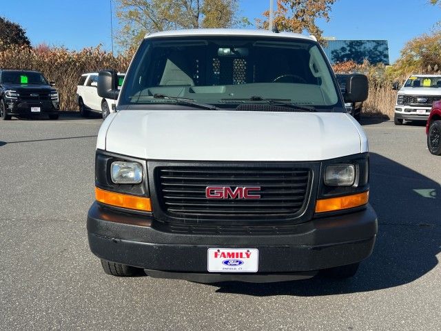 2016 GMC Savana Base