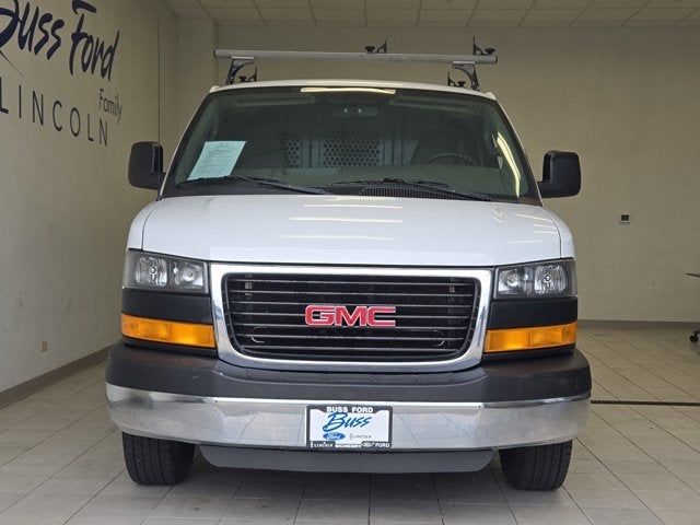 2016 GMC Savana Base