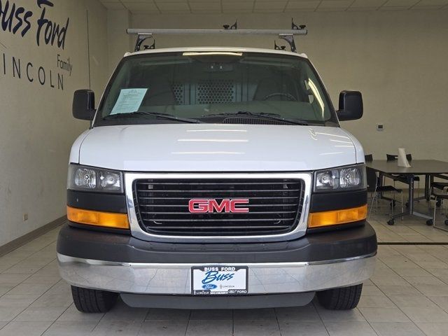 2016 GMC Savana Base