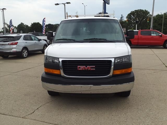 2016 GMC Savana Base