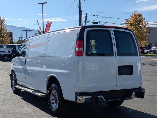 2016 GMC Savana Base