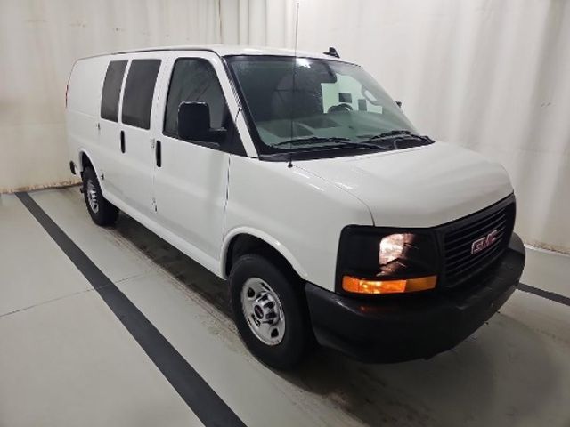 2016 GMC Savana Base