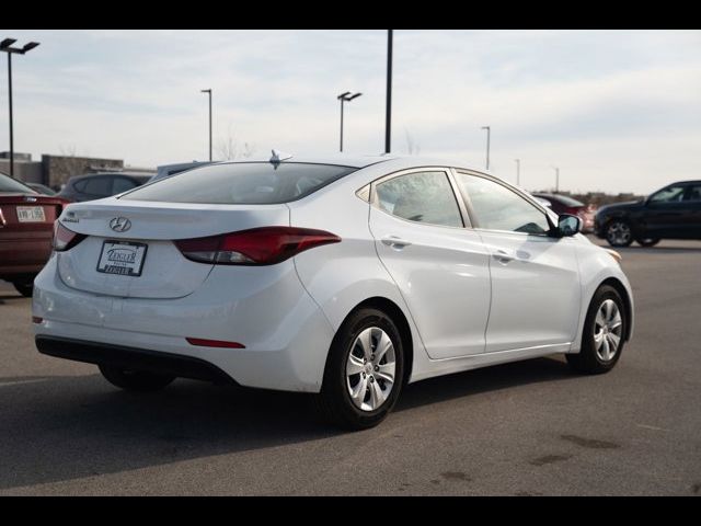 2016 Hyundai Elantra SE