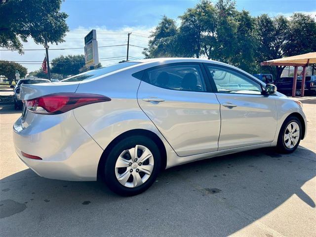 2016 Hyundai Elantra SE