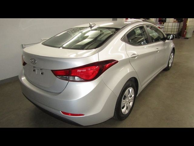 2016 Hyundai Elantra SE