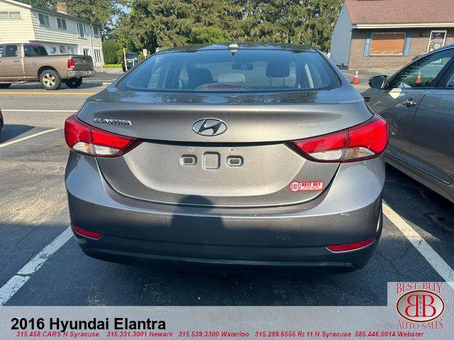 2016 Hyundai Elantra SE