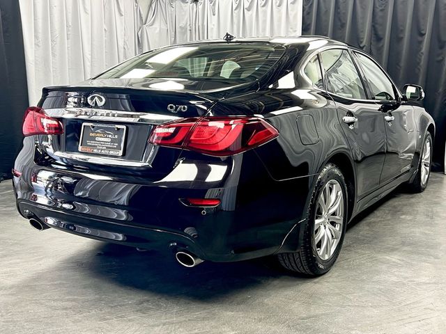 2016 INFINITI Q70 Base