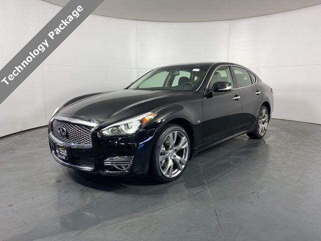 2016 INFINITI Q70 Base