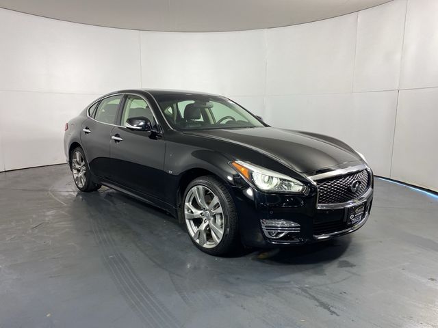 2016 INFINITI Q70 Base