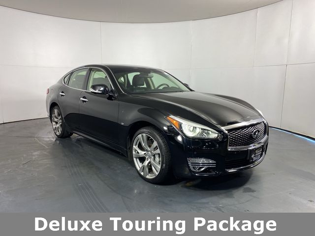 2016 INFINITI Q70 Base