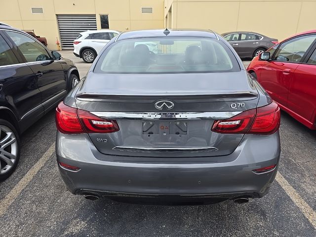 2016 INFINITI Q70 Base