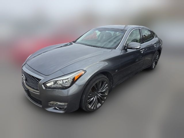 2016 INFINITI Q70 Base