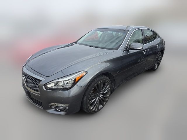 2016 INFINITI Q70 Base