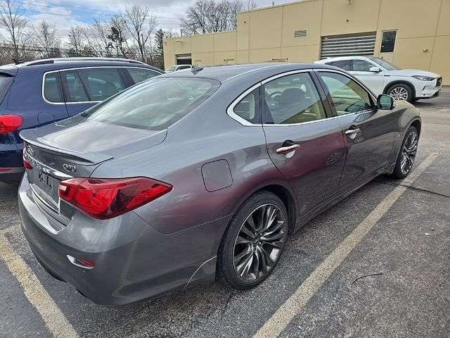 2016 INFINITI Q70 Base