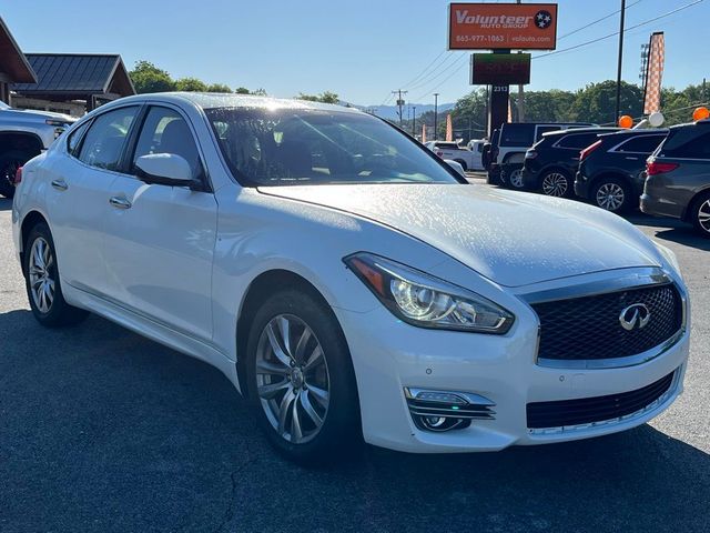 2016 INFINITI Q70 Base