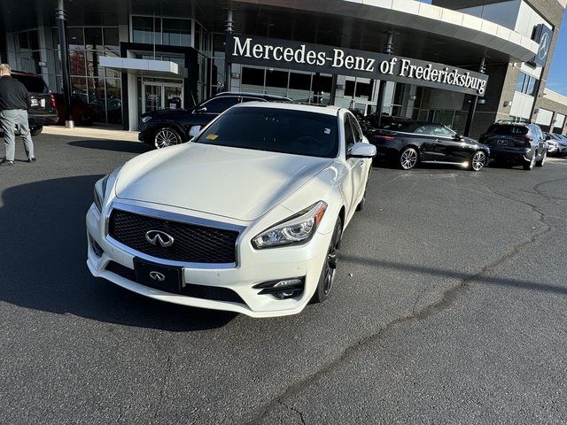 2016 INFINITI Q70 Base