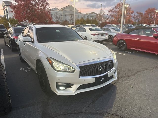 2016 INFINITI Q70 Base