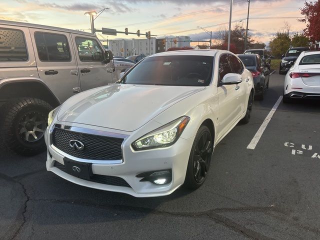 2016 INFINITI Q70 Base