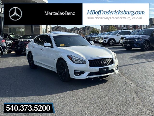 2016 INFINITI Q70 Base