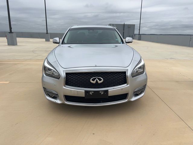 2016 INFINITI Q70 Base