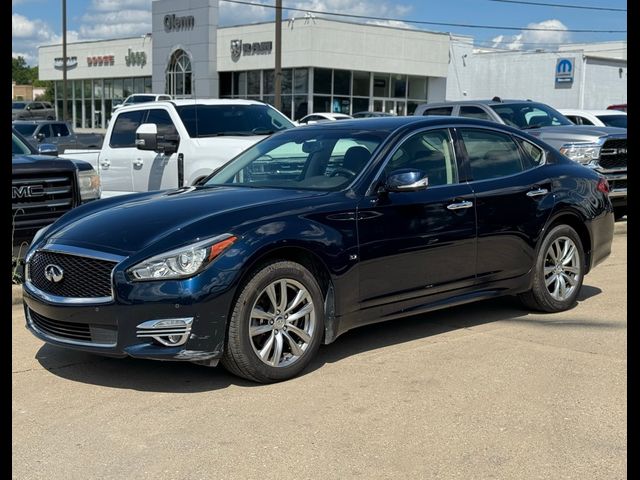 2016 INFINITI Q70 Base