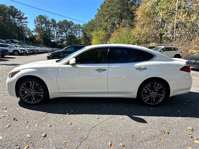 2016 INFINITI Q70 Base