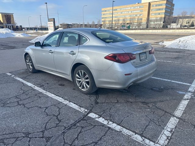 2016 INFINITI Q70 Base