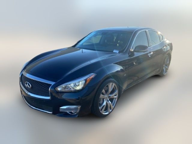 2016 INFINITI Q70 Base