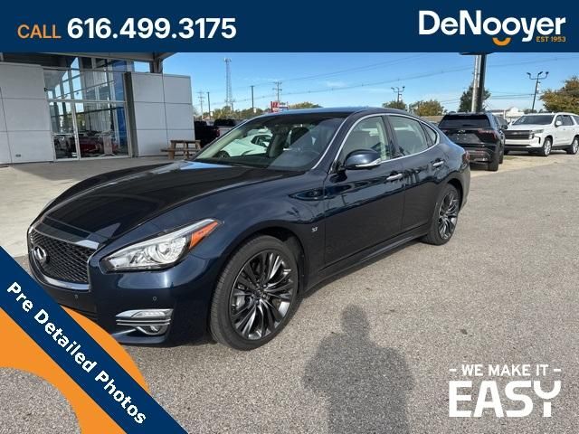 2016 INFINITI Q70 Base