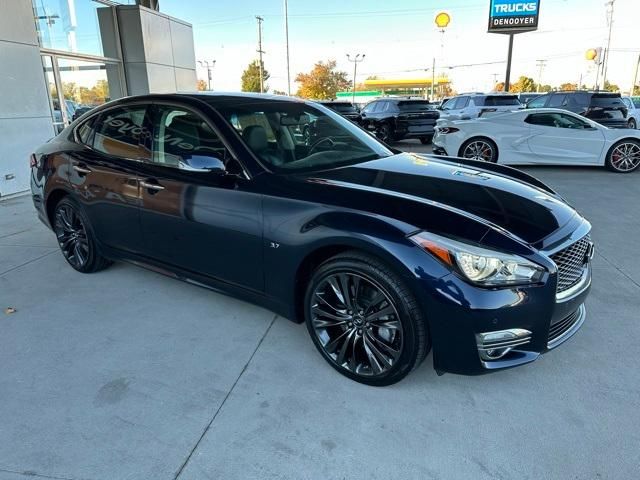 2016 INFINITI Q70 Base