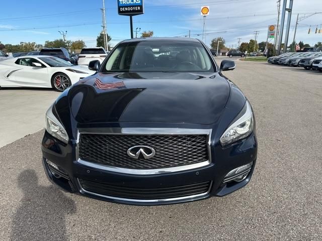 2016 INFINITI Q70 Base