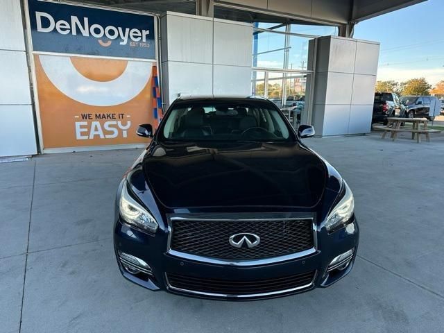 2016 INFINITI Q70 Base